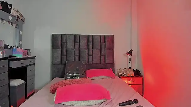 Esmeraldaa- online show from 10, 1, 2026