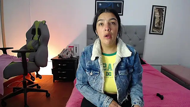 Esmeraldaa- online show from 9, 10, 2025