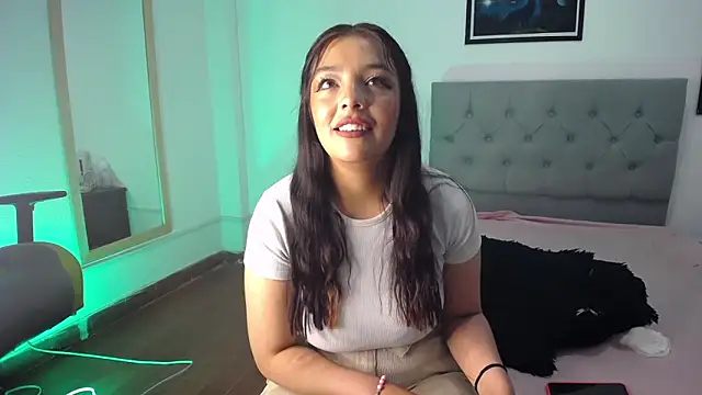 Esmeraldaa- online show from 13, 11, 2025