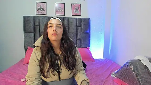 Esmeraldaa- online show from 3, 6, 2026