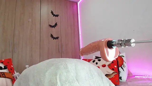 Snapshot of Emma_Glutton chatting on 24, 10, 2025 Emma Glutton online show from 24, 10, 2025