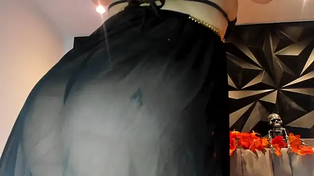 megan whitee   online show from 31, 10, 2025