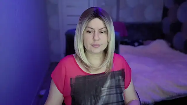 CrystallKiss online show from 3, 10, 2025