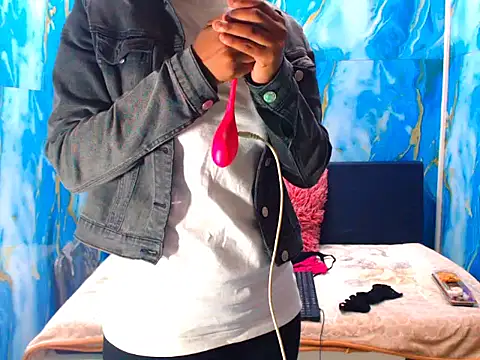 Snapshot of ebonyfirexx chatting on 21, 10, 2025 ebonyfirexx online show from 21, 10, 2025