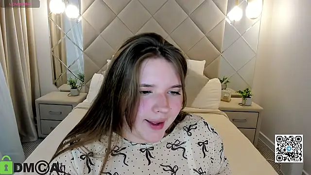 Chloee White online show from 6, 10, 2025