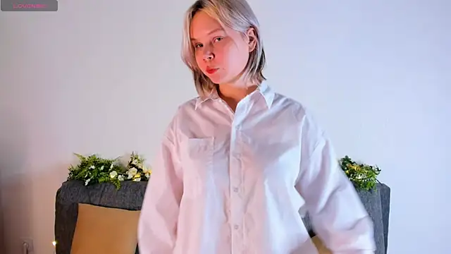 girlllsooft online show from 22, 9, 2025