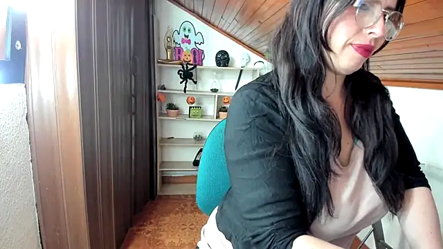 Snapshot of katherine_blair chatting on 29, 10, 2025 katherine blair online show from 29, 10, 2025