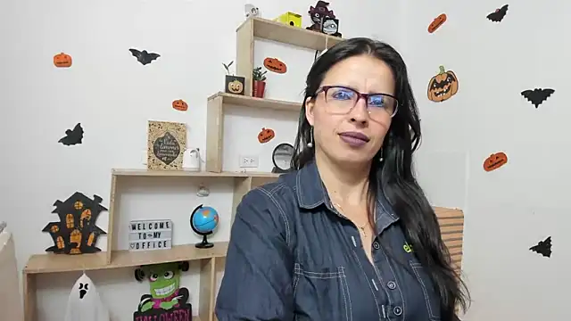 Snapshot of katherine_blair chatting on 24, 10, 2025 katherine blair online show from 24, 10, 2025