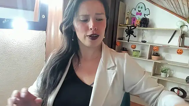 Snapshot of katherine_blair chatting on 27, 10, 2025 katherine blair online show from 27, 10, 2025