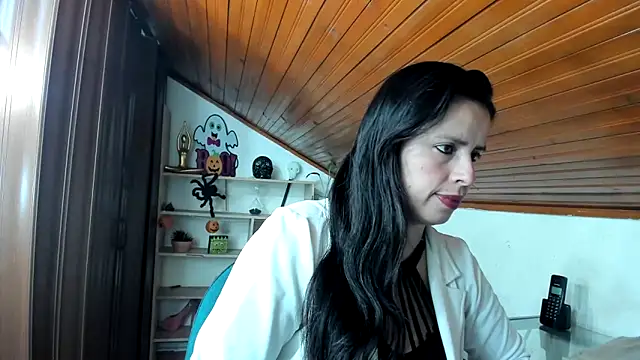 Snapshot of katherine_blair chatting on 1, 11, 2025 katherine blair online show from 1, 11, 2025