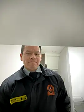 Manu0586 online show from 5, 10, 2025