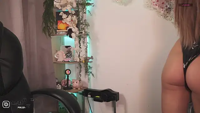 Miila snow online show from 11, 10, 2025