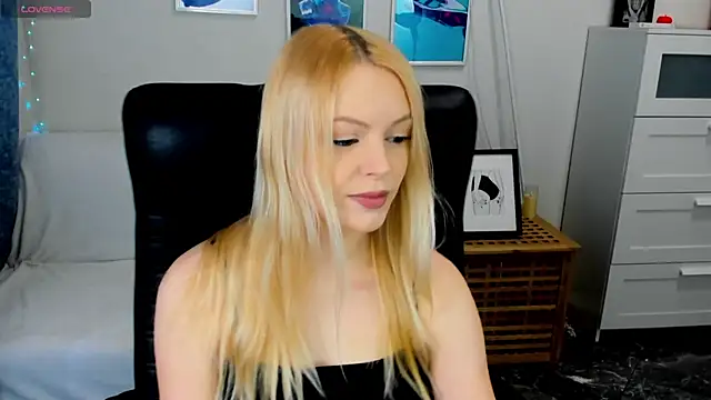 KatherineePierce online show from 19, 4, 2026