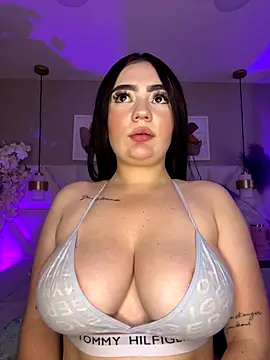 Snapshot of Valeria_carter chatting on 11, 11, 2025 Valeria carter online show from 11, 11, 2025