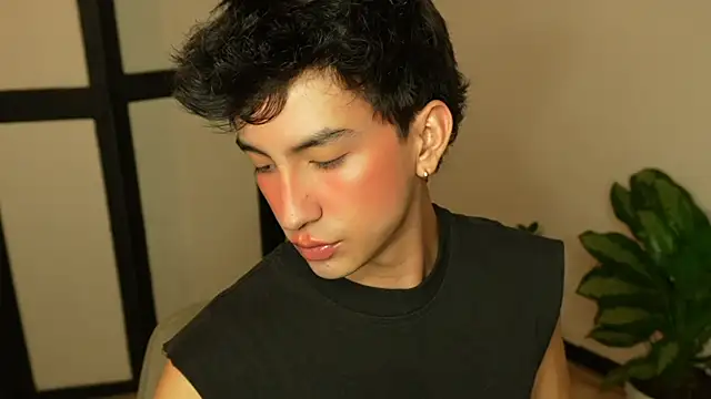 Snapshot of sweettaaron01 chatting on 12, 6, 2026 sweettaaron01 online show from 12, 6, 2026