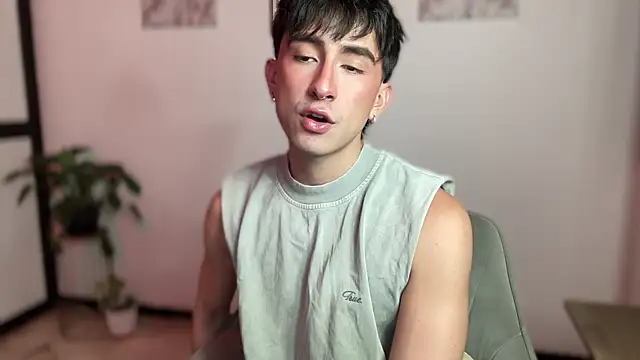 sweettaaron01 online show from 15, 5, 2026
