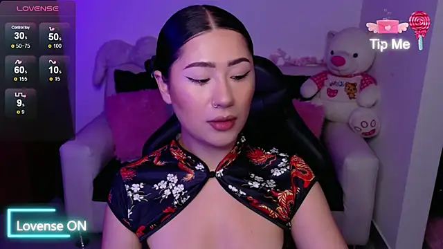 Snapshot of evelyn_ch_ chatting on 15, 11, 2025 evelyn ch online show from 15, 11, 2025