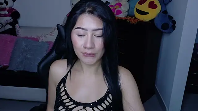 Snapshot of evelyn_ch_ chatting on 17, 10, 2025 evelyn ch online show from 17, 10, 2025