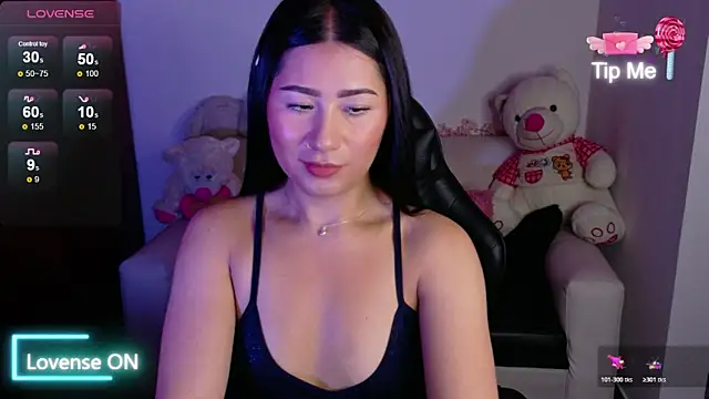 Snapshot of evelyn_ch_ chatting on 25, 11, 2025 evelyn ch online show from 25, 11, 2025