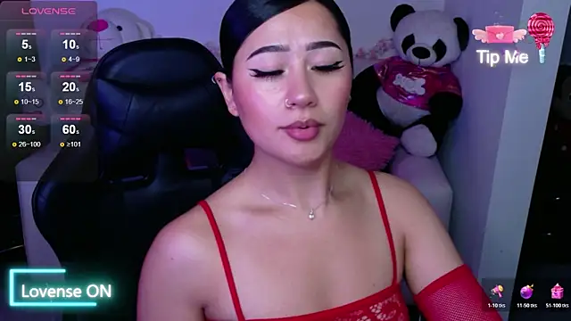 Snapshot of evelyn_ch_ chatting on 8, 11, 2025 evelyn ch online show from 8, 11, 2025