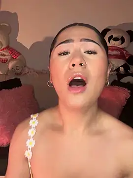 Snapshot of evelyn_ch_ chatting on 6, 10, 2025 evelyn ch online show from 6, 10, 2025