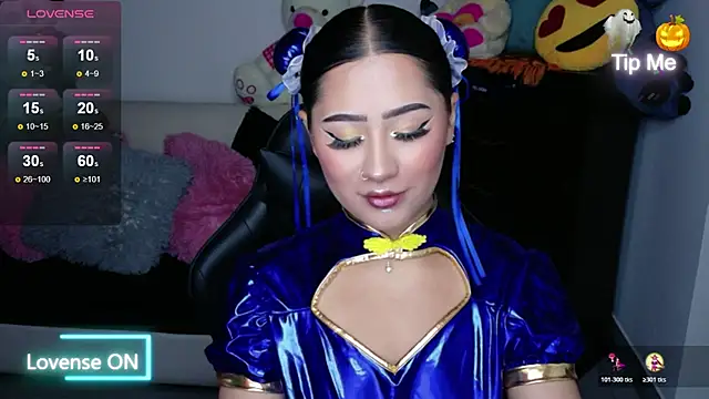 Snapshot of evelyn_ch_ chatting on 31, 10, 2025 evelyn ch online show from 31, 10, 2025