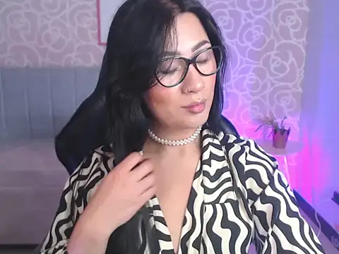 Snapshot of evelyn_ch_ chatting on 18, 9, 2025 evelyn ch online show from 18, 9, 2025