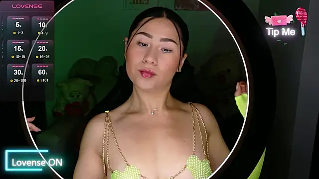 Snapshot of evelyn_ch_ chatting on 27, 11, 2025 evelyn ch online show from 27, 11, 2025