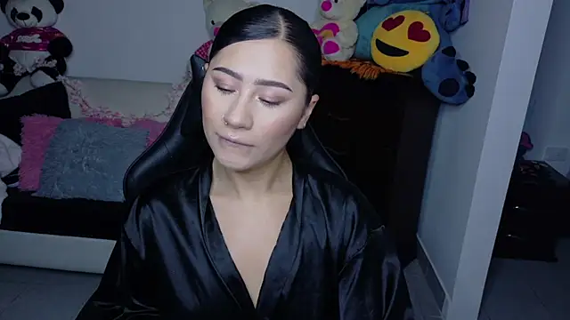 Snapshot of evelyn_ch_ chatting on 16, 10, 2025 evelyn ch online show from 16, 10, 2025