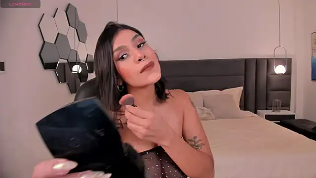 Snapshot of SarahYates chatting on 4, 10, 2025 SarahYates online show from 4, 10, 2025