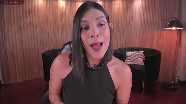 Snapshot of SarahYates chatting on 4, 11, 2025 SarahYates online show from 4, 11, 2025