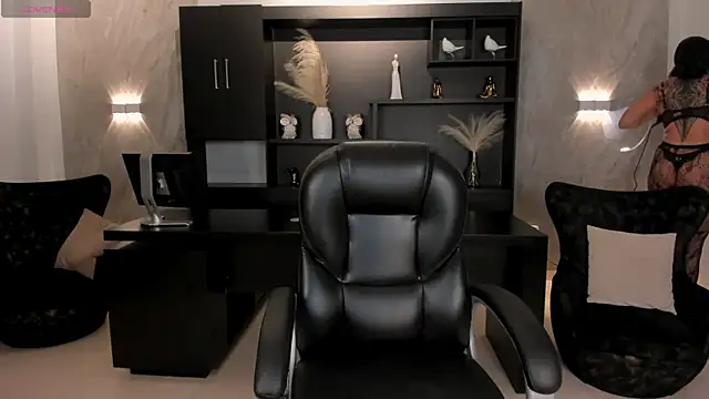 Snapshot of SarahYates chatting on 3, 11, 2025 SarahYates online show from 3, 11, 2025