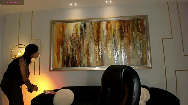 Snapshot of SarahYates chatting on 12, 6, 2026 SarahYates online show from 12, 6, 2026