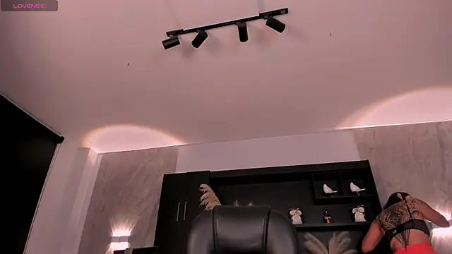 SarahYates online show from 8, 1, 2026