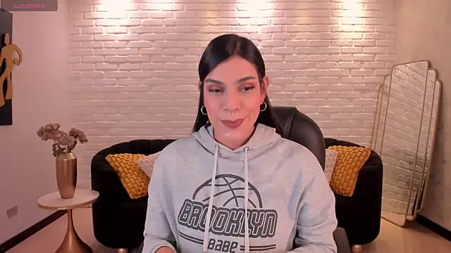 Snapshot of SarahYates chatting on 19, 11, 2025 SarahYates online show from 19, 11, 2025