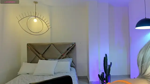 IsabellaMoreau online show from 6, 2, 2026