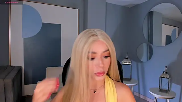 Snapshot of IsabellaMoreau chatting on 6, 6, 2026 IsabellaMoreau online show from 6, 6, 2026