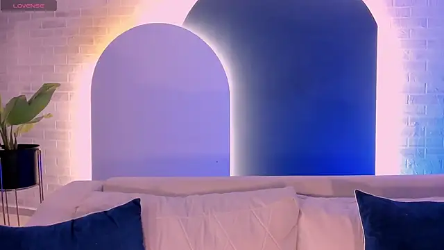 IsabellaMoreau online show from 6, 10, 2025