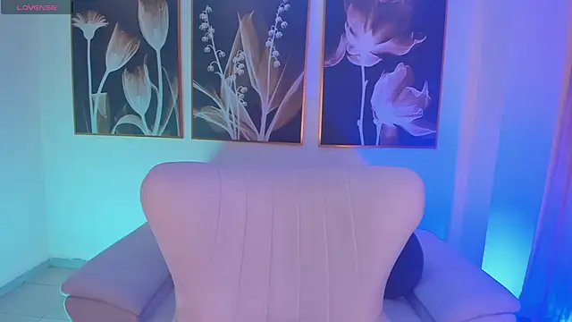 IsabellaMoreau online show from 3, 10, 2025