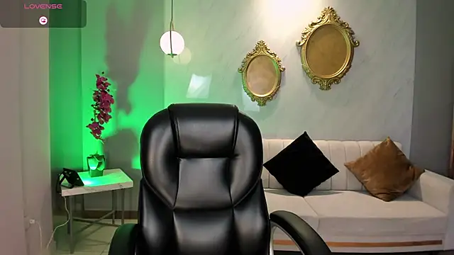 IsabellaMoreau online show from 2, 4, 2026