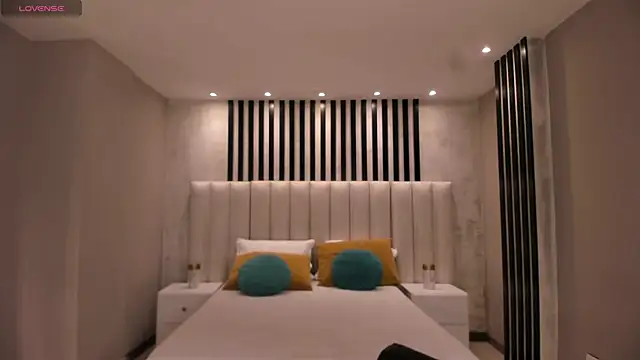 IsabellaMoreau online show from 30, 10, 2025