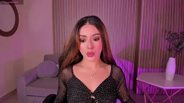 Snapshot of IsabellaMoreau chatting on 7, 7, 2026 IsabellaMoreau online show from 7, 7, 2026