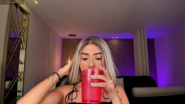 IsabellaMoreau online show from 13, 4, 2026