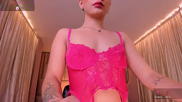 IsabellaMoreau online show from 7, 11, 2025