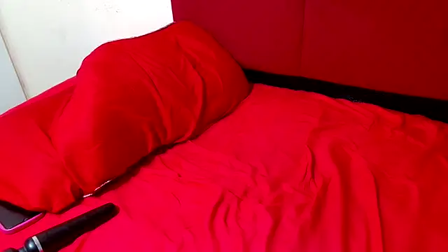 HugeTitisxx online show from 5, 3, 2026