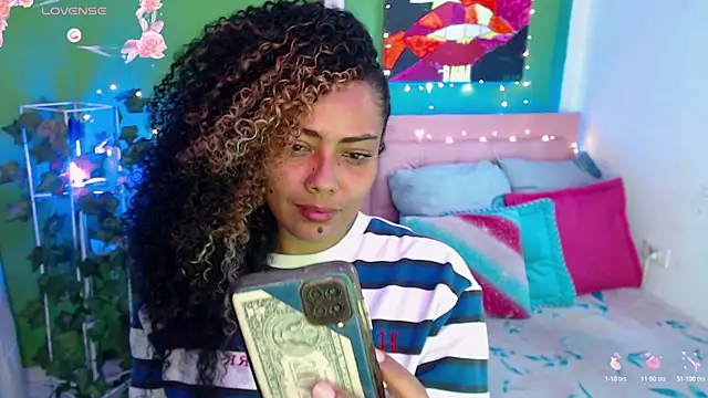 Snapshot of katherinnyazz chatting on 13, 9, 2025 katherinnyazz online show from 13, 9, 2025