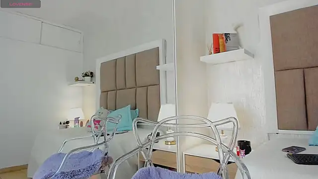 Alisson Owen online show from 6, 11, 2025