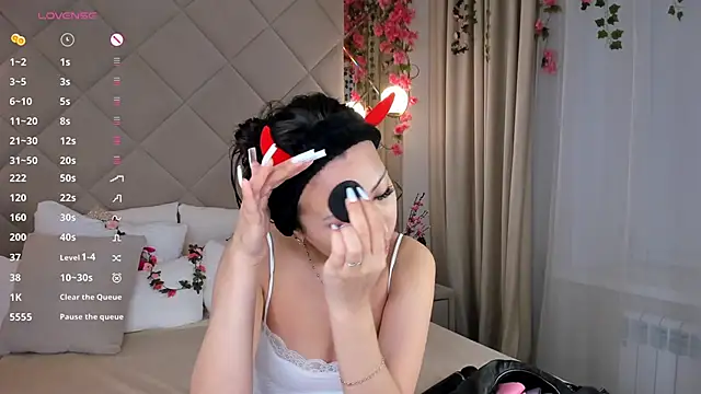 Snapshot of Nelly_Kimm chatting on 27, 11, 2025 Nelly Kimm online show from 27, 11, 2025