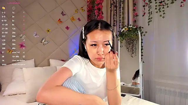 Nelly Kimm online show from 15, 12, 2025