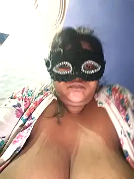 Dassing strip couple online show from 6, 10, 2025